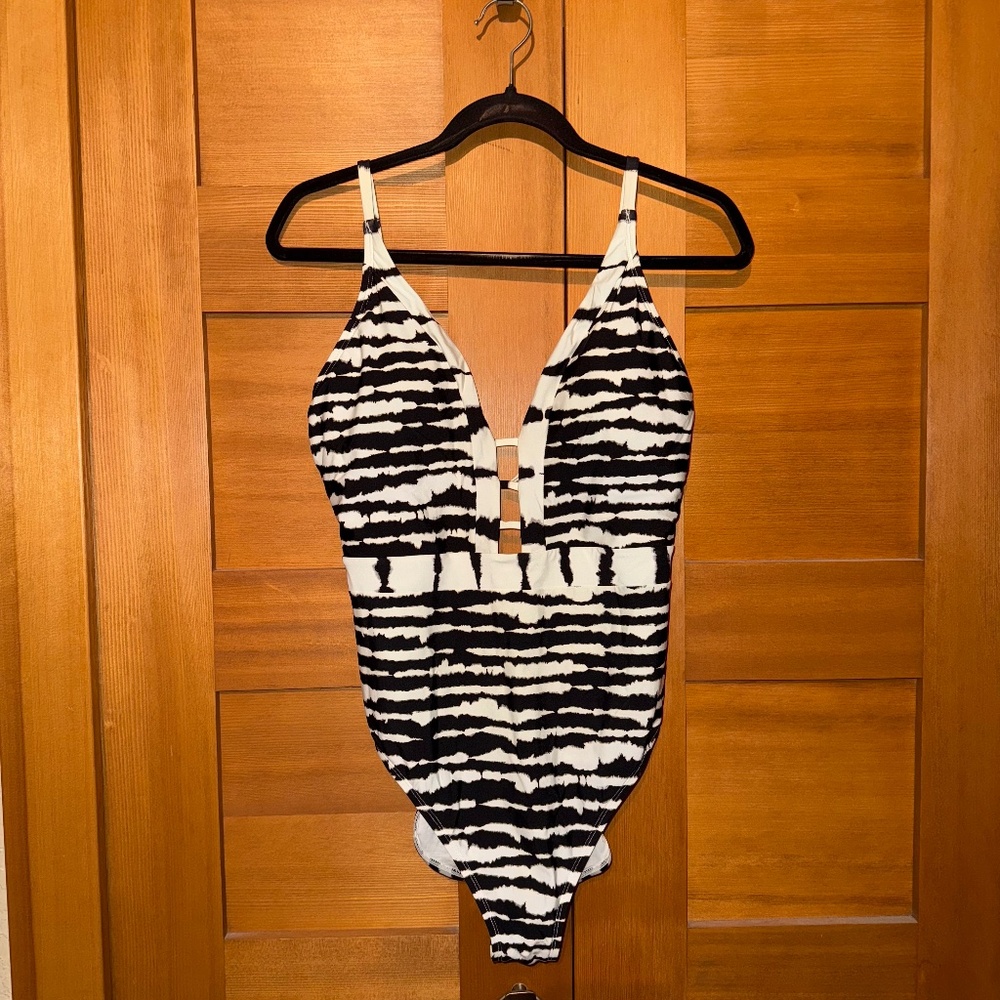 EUC - LaBlanca one-piece Swimsuit sz 14